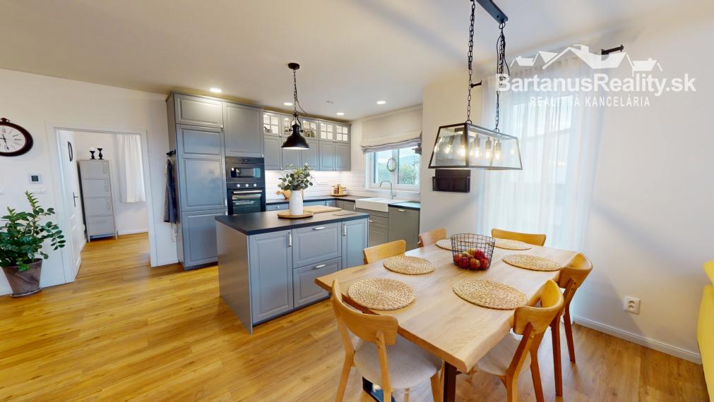 Na predaj novostavba rozmerného rodinného domu v Trenčianskej Turnej, časť Hámre.