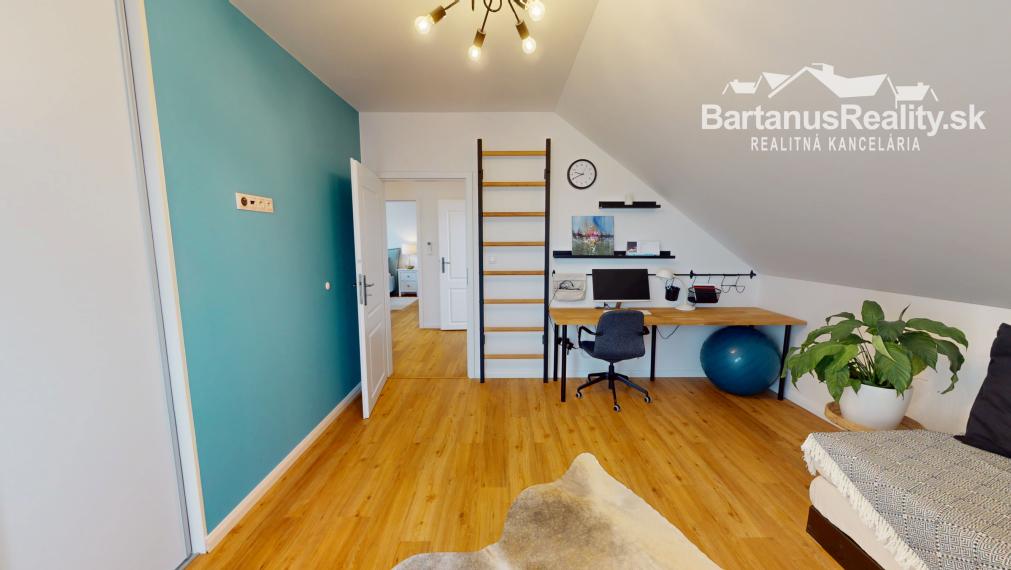 Na predaj novostavba rozmerného rodinného domu v Trenčianskej Turnej, časť Hámre.