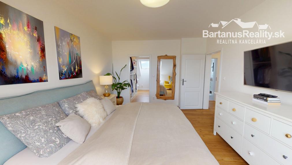 Na predaj novostavba rozmerného rodinného domu v Trenčianskej Turnej, časť Hámre.