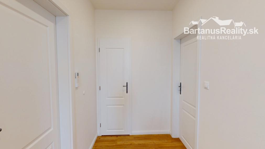 Na predaj novostavba rozmerného rodinného domu v Trenčianskej Turnej, časť Hámre.