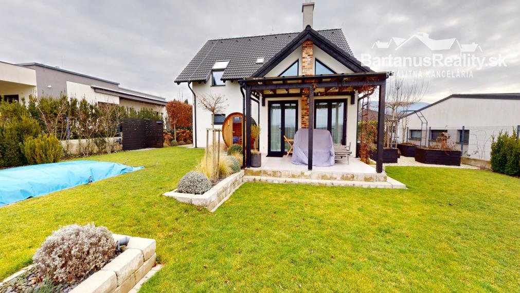 Na predaj novostavba rozmerného rodinného domu v Trenčianskej Turnej, časť Hámre.