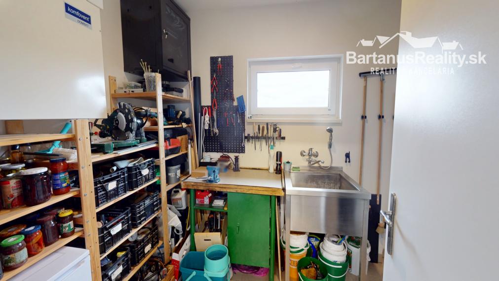 Na predaj novostavba rozmerného rodinného domu v Trenčianskej Turnej, časť Hámre.