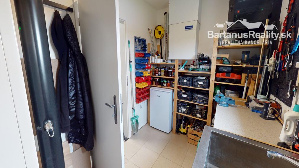 Na predaj novostavba rozmerného rodinného domu v Trenčianskej Turnej, časť Hámre.