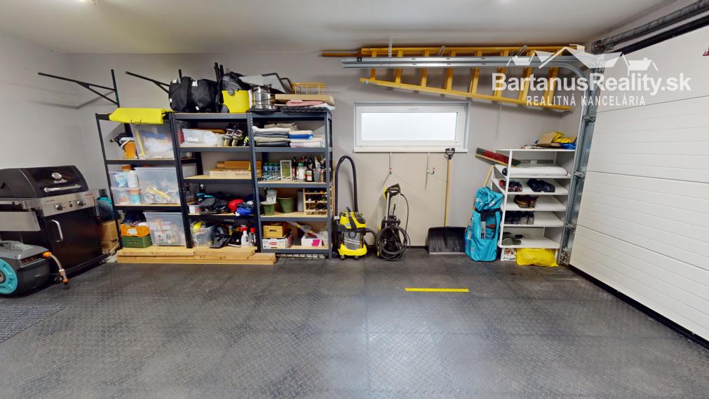 Na predaj novostavba rozmerného rodinného domu v Trenčianskej Turnej, časť Hámre.