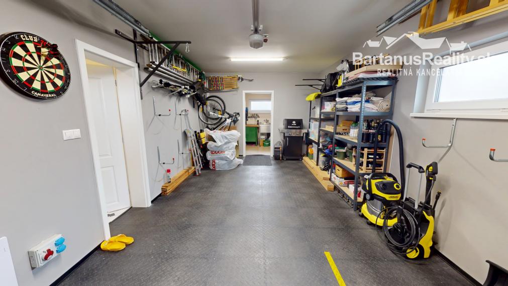 Na predaj novostavba rozmerného rodinného domu v Trenčianskej Turnej, časť Hámre.