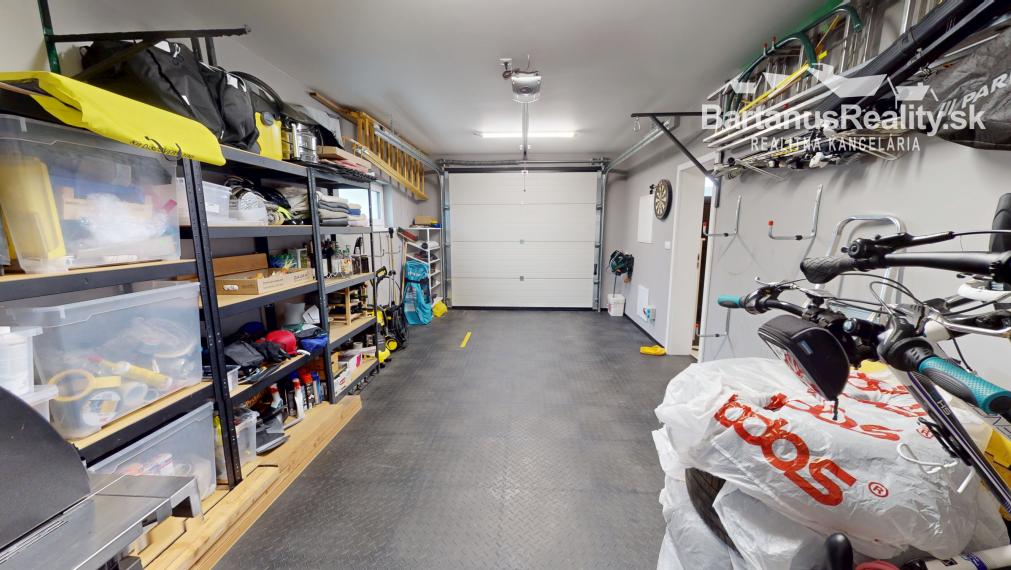 Na predaj novostavba rozmerného rodinného domu v Trenčianskej Turnej, časť Hámre.