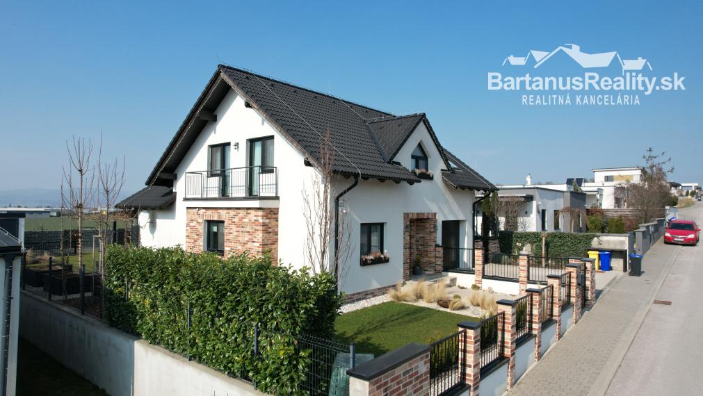 BartanusReality - !!!!! REZERVOVANÁ !!!!! novostavba rozmerného rodinného domu v Trenčianskej Turnej, časť Hámre.