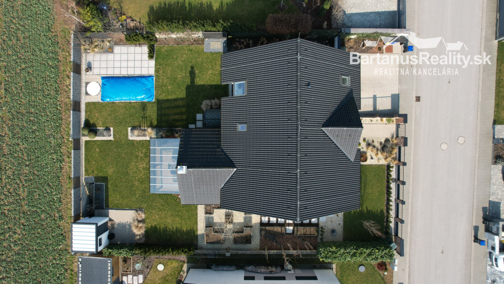 Na predaj novostavba rozmerného rodinného domu v Trenčianskej Turnej, časť Hámre.