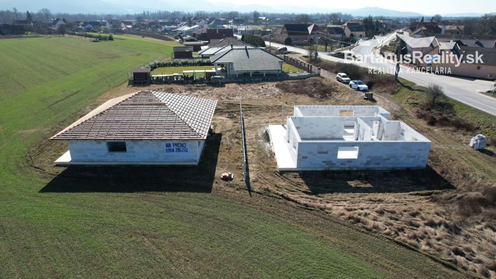 BartanusReality - Na predaj rozmerná novostavba 5 izbového rodinného domu v obci Kameničany pri Dubnici nad Váhom. Znížená cena!!!