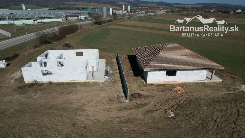 BartanusReality - Na predaj rozmerná novostavba 5 izbového rodinného domu v obci Kameničany pri Dubnici nad Váhom. Znížená cena!!!