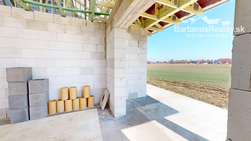 BartanusReality - Na predaj rozmerná novostavba 5 izbového rodinného domu v obci Kameničany pri Dubnici nad Váhom. Znížená cena!!!