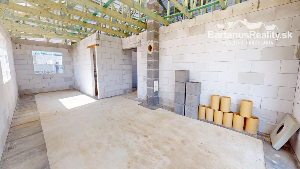 BartanusReality - Na predaj rozmerná novostavba 5 izbového rodinného domu v obci Kameničany pri Dubnici nad Váhom. Znížená cena!!!