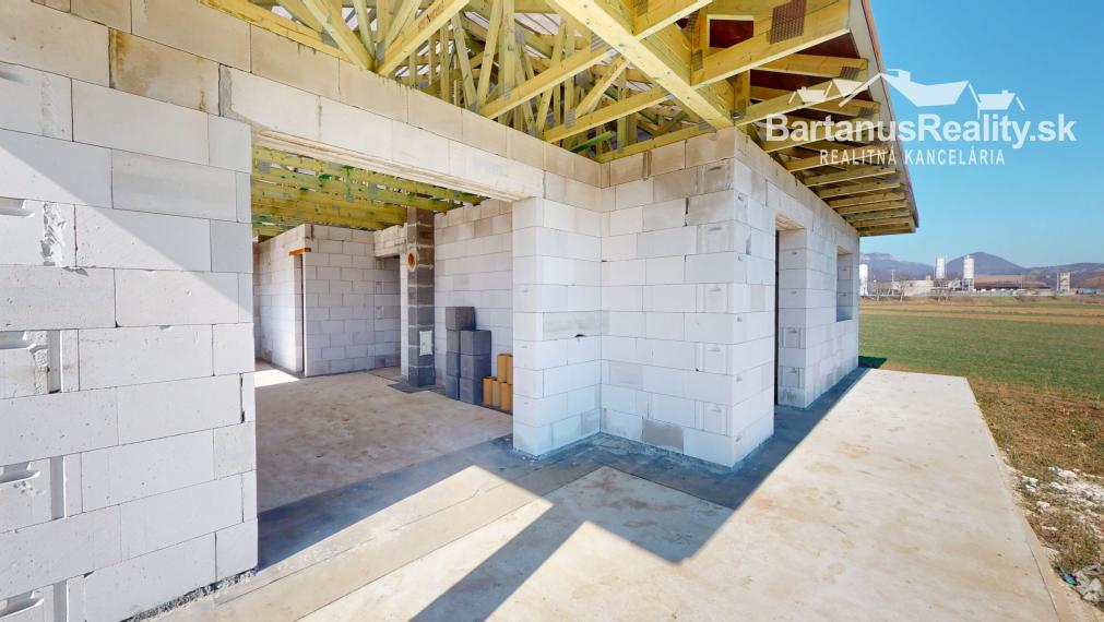 BartanusReality - Na predaj rozmerná novostavba 5 izbového rodinného domu v obci Kameničany pri Dubnici nad Váhom. Znížená cena!!!