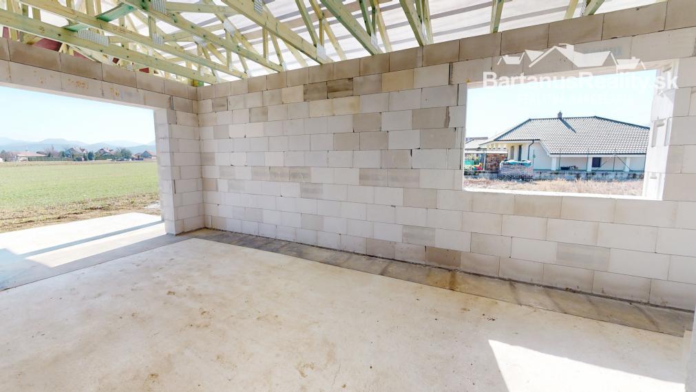 BartanusReality - Na predaj rozmerná novostavba 5 izbového rodinného domu v obci Kameničany pri Dubnici nad Váhom. Znížená cena!!!