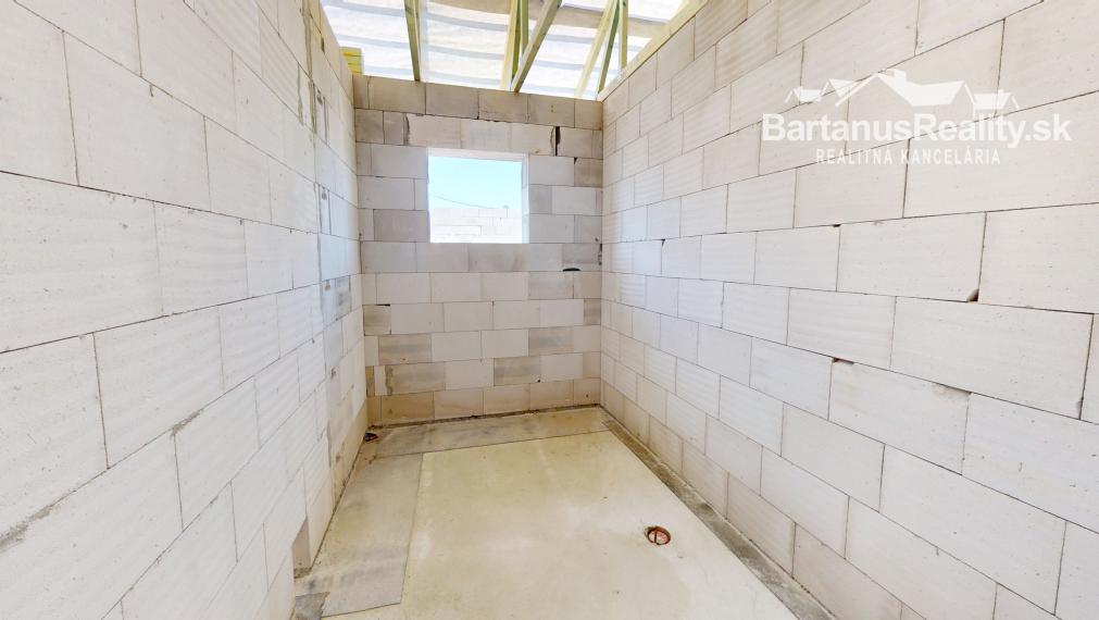 BartanusReality - Na predaj rozmerná novostavba 5 izbového rodinného domu v obci Kameničany pri Dubnici nad Váhom. Znížená cena!!!