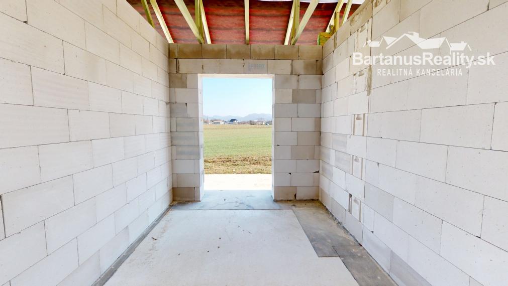 BartanusReality - Na predaj rozmerná novostavba 5 izbového rodinného domu v obci Kameničany pri Dubnici nad Váhom. Znížená cena!!!