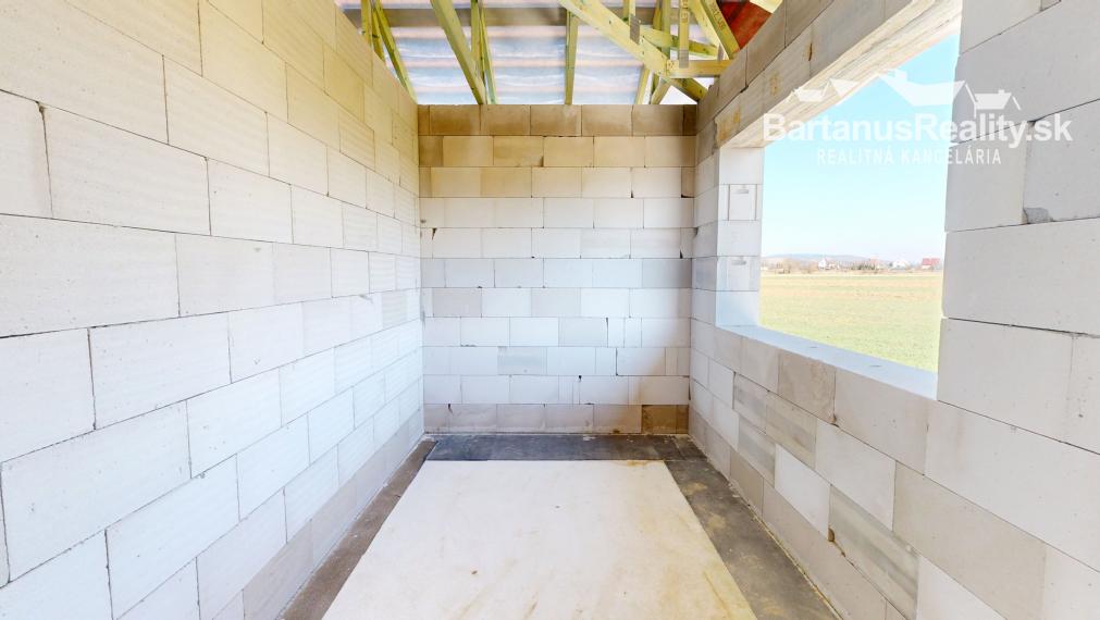 BartanusReality - Na predaj rozmerná novostavba 5 izbového rodinného domu v obci Kameničany pri Dubnici nad Váhom. Znížená cena!!!