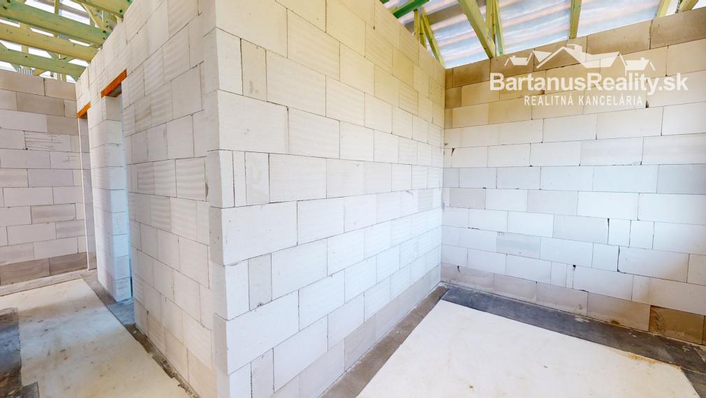 BartanusReality - Na predaj rozmerná novostavba 5 izbového rodinného domu v obci Kameničany pri Dubnici nad Váhom. Znížená cena!!!