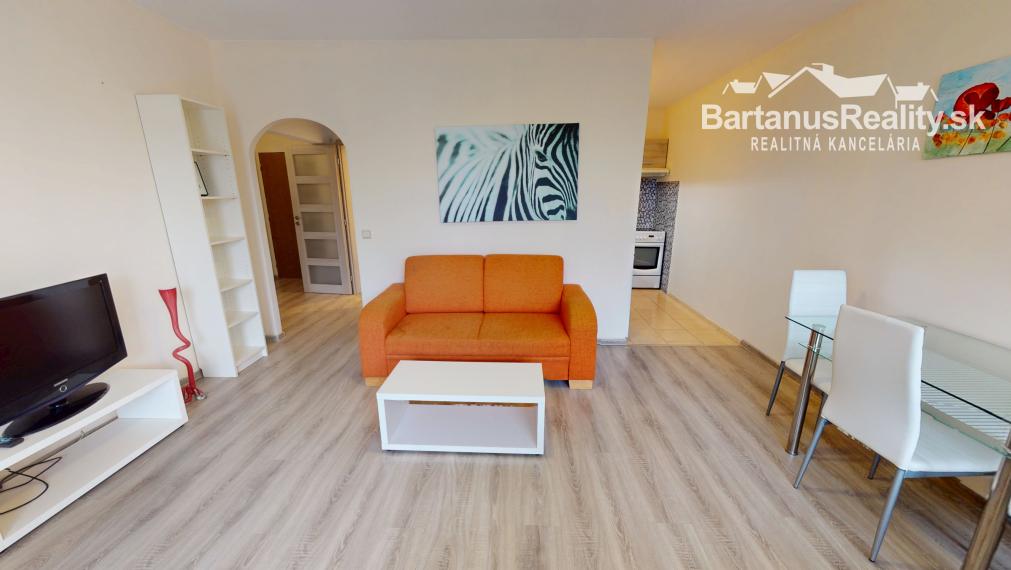 Na prenájom zrekonštruovaný, zariadený 2 izbový byt v Trenčíne, Jána Halašu.