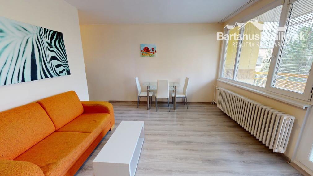 Na prenájom zrekonštruovaný, zariadený 2 izbový byt v Trenčíne, Jána Halašu.