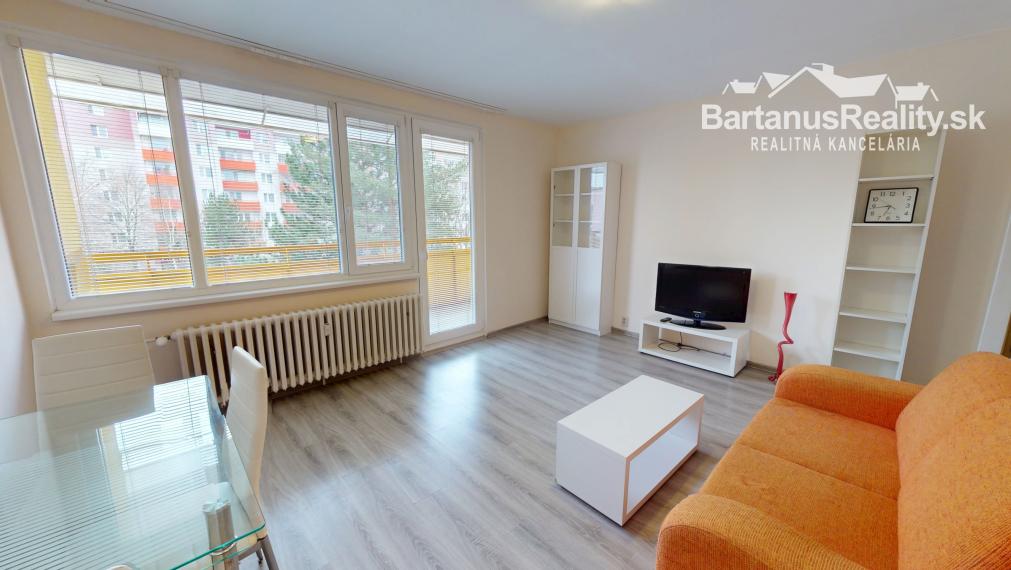 Na prenájom zrekonštruovaný, zariadený 2 izbový byt v Trenčíne, Jána Halašu.