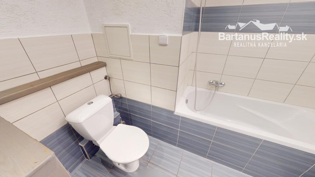 Na prenájom zrekonštruovaný, zariadený 2 izbový byt v Trenčíne, Jána Halašu.