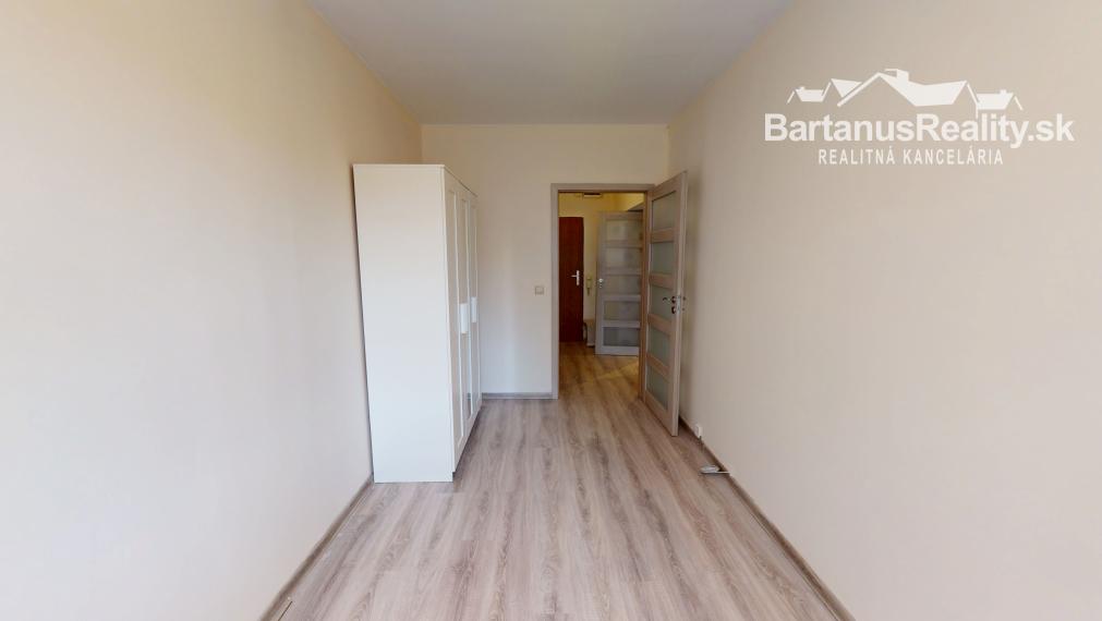 Na prenájom zrekonštruovaný, zariadený 2 izbový byt v Trenčíne, Jána Halašu.