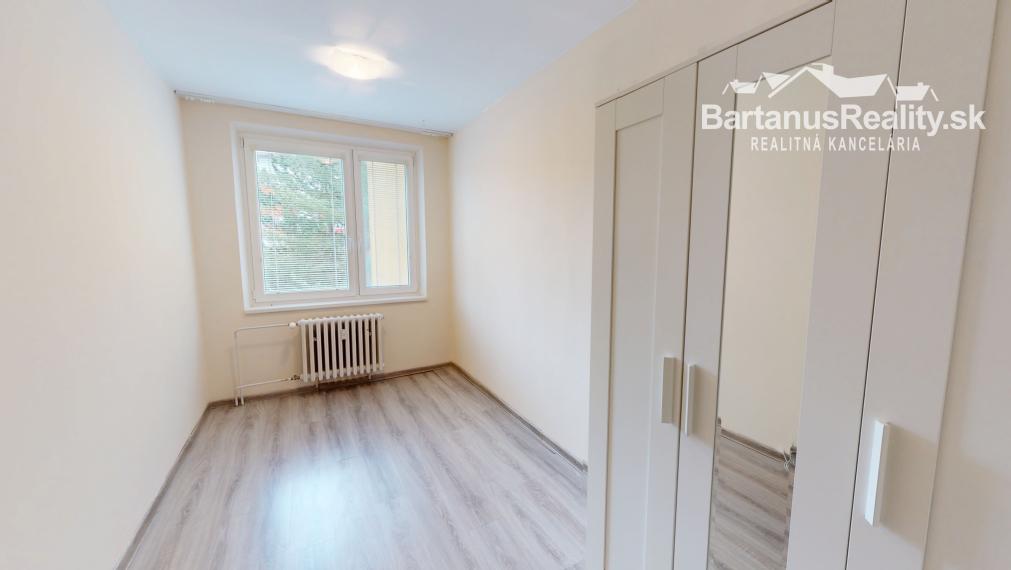 Na prenájom zrekonštruovaný, zariadený 2 izbový byt v Trenčíne, Jána Halašu.