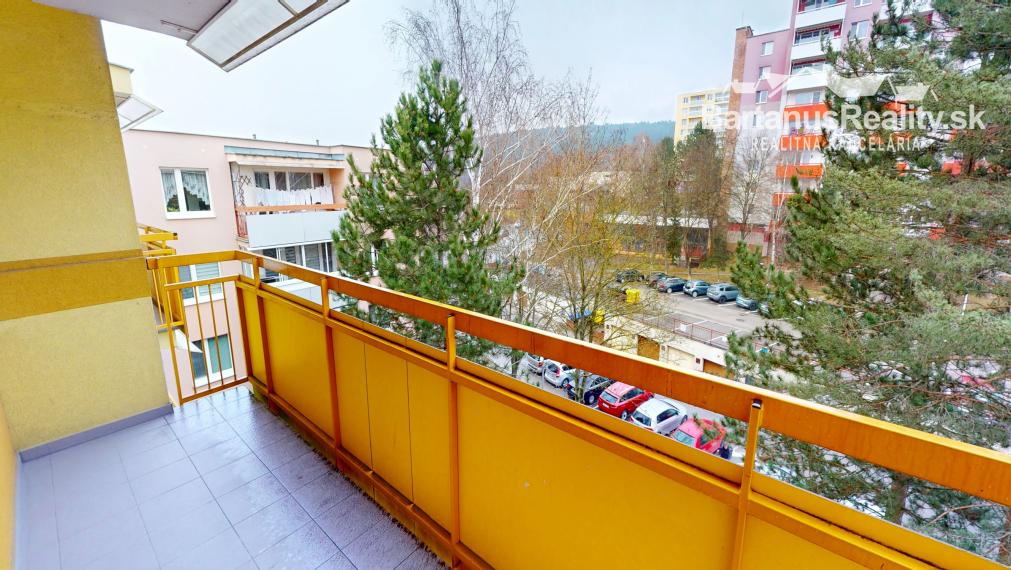 Na prenájom zrekonštruovaný, zariadený 2 izbový byt v Trenčíne, Jána Halašu.