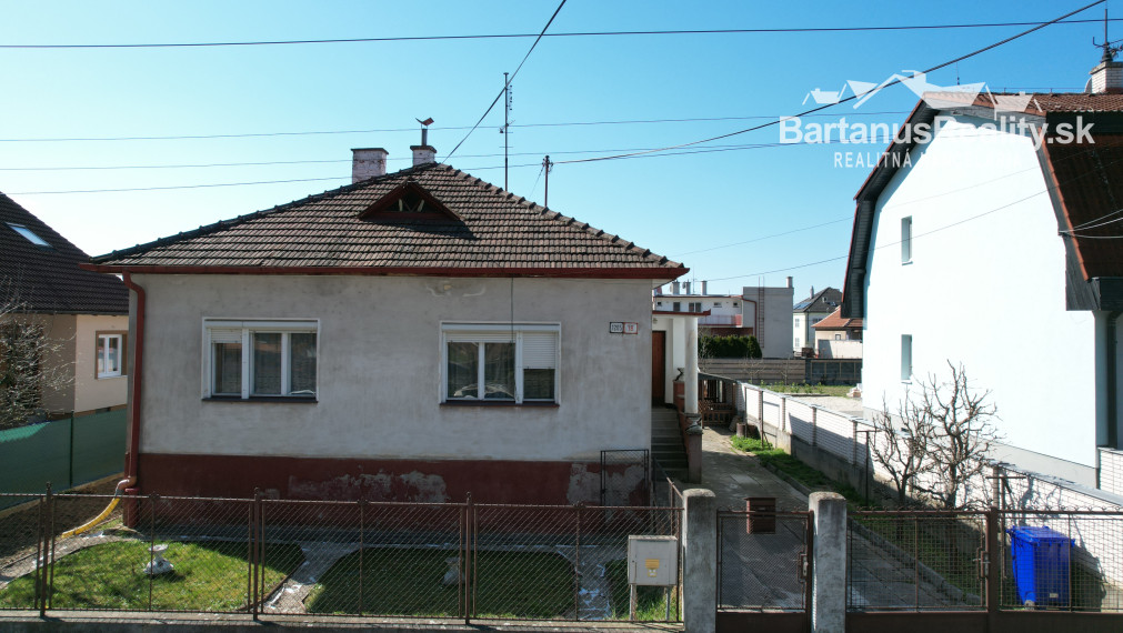 BartanusReality - Na predaj starší rodinný dom priamo v meste Trenčín, Bezručova ulica.
