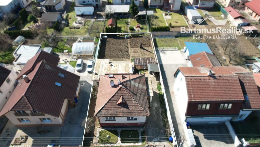 Na predaj starší rodinný dom priamo v meste Trenčín, Bezručova ulica.