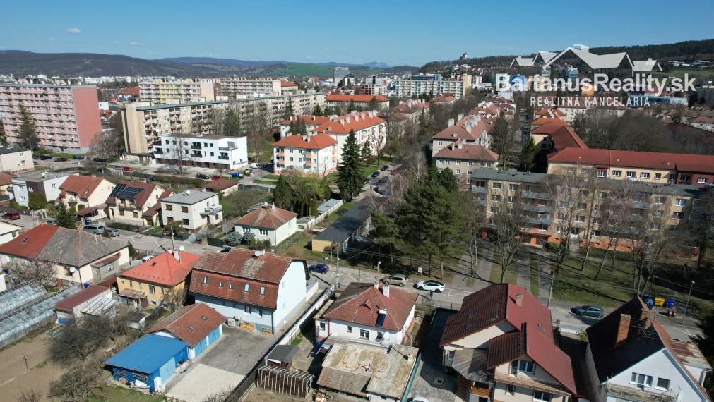 Na predaj starší rodinný dom priamo v meste Trenčín, Bezručova ulica.