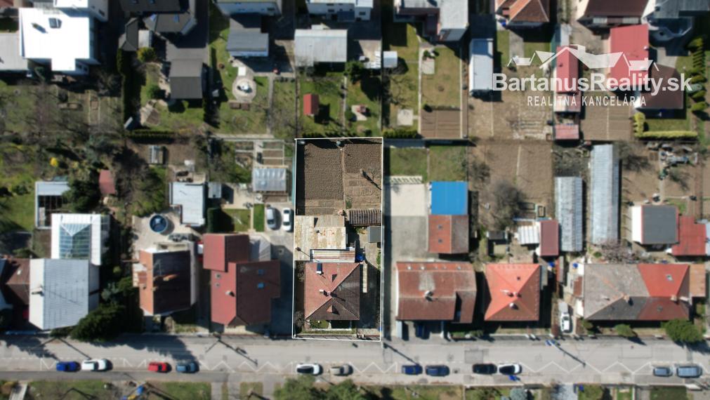 Na predaj starší rodinný dom priamo v meste Trenčín, Bezručova ulica.