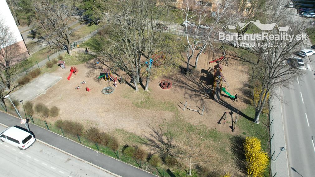 Na predaj starší rodinný dom priamo v meste Trenčín, Bezručova ulica.