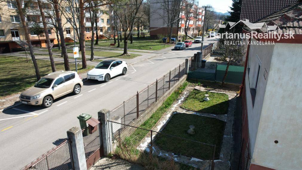 Na predaj starší rodinný dom priamo v meste Trenčín, Bezručova ulica.