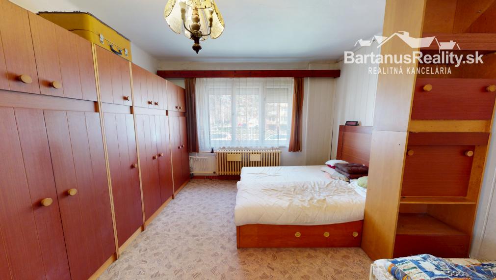 Na predaj starší rodinný dom priamo v meste Trenčín, Bezručova ulica.