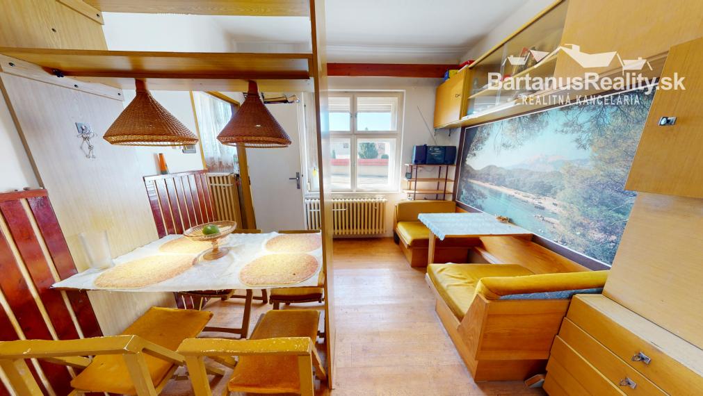 Na predaj starší rodinný dom priamo v meste Trenčín, Bezručova ulica.