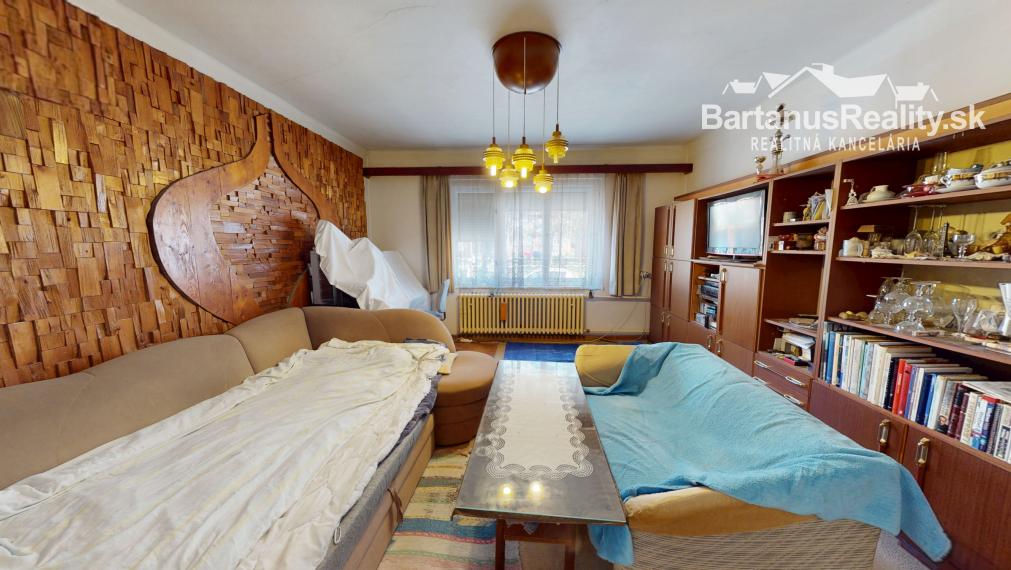 Na predaj starší rodinný dom priamo v meste Trenčín, Bezručova ulica.