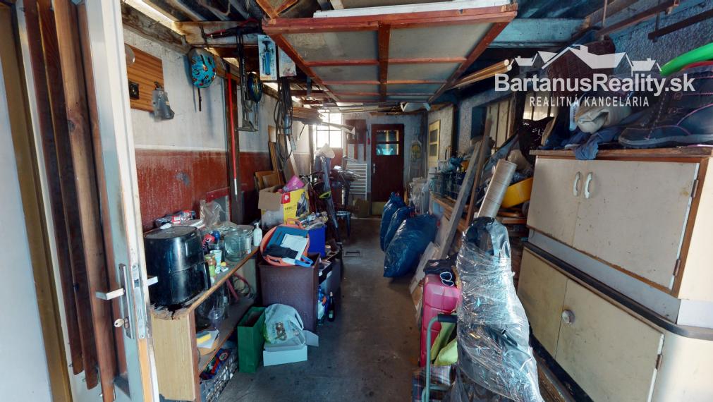 Na predaj starší rodinný dom priamo v meste Trenčín, Bezručova ulica.