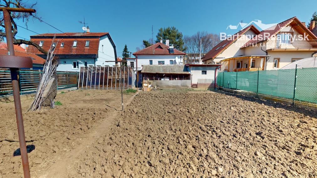 Na predaj starší rodinný dom priamo v meste Trenčín, Bezručova ulica.