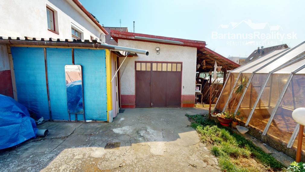 Na predaj starší rodinný dom priamo v meste Trenčín, Bezručova ulica.