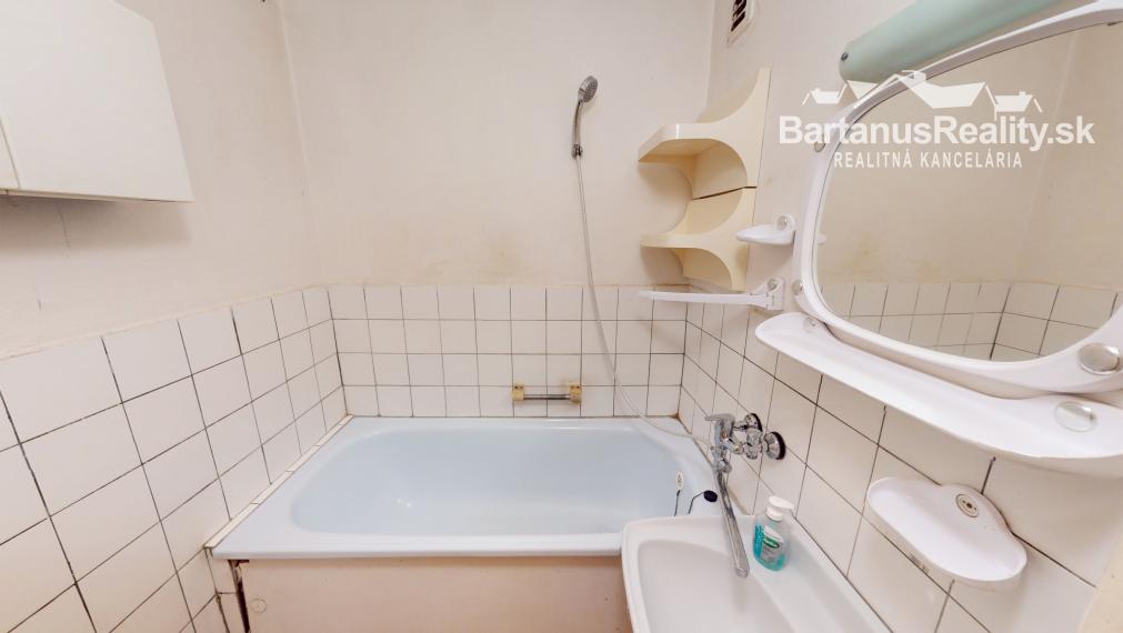 Na predaj 3-izbový byt v Trenčíne, časť Sihoť II, ul. Gagarinova o rozlohe 61 m.