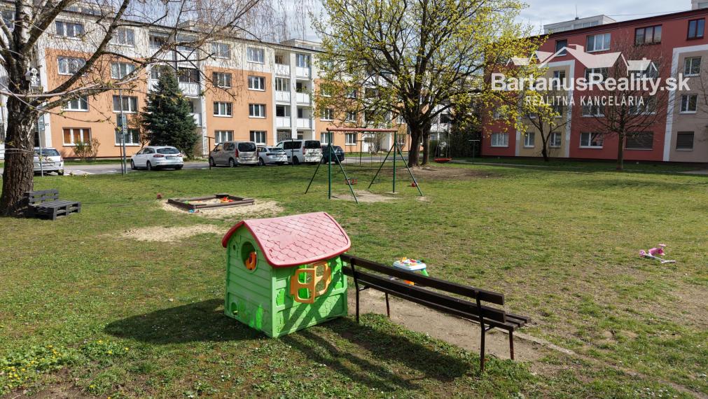 Na predaj 3-izbový byt v Trenčíne, časť Sihoť II, ul. Gagarinova o rozlohe 61 m.