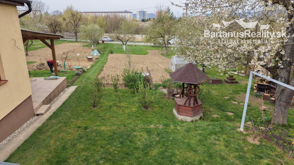 Ponúkame na predaj podpivničenú chatu so záhradou v Dubnici nad Váhom, časť Blížne doliny (chobot).