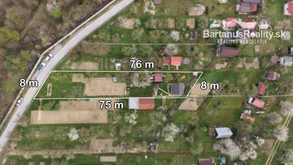 Ponúkame na predaj podpivničenú chatu so záhradou v Dubnici nad Váhom, časť Blížne doliny (chobot).