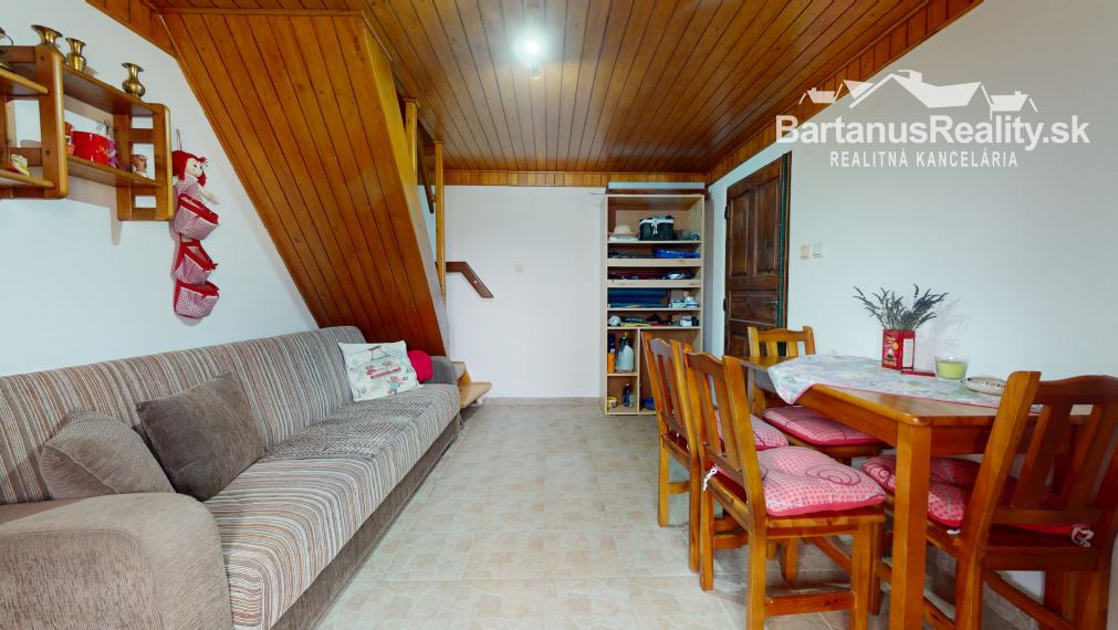 Ponúkame na predaj podpivničenú chatu so záhradou v Dubnici nad Váhom, časť Blížne doliny (chobot).