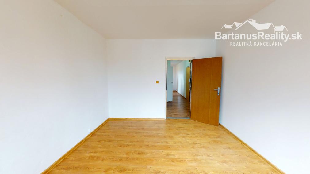 Na prenájom 3 izbový byt v Trenčíne, Juh, Východná ulica.