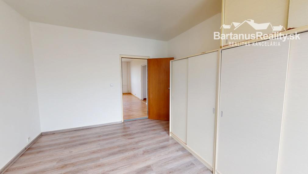 Na prenájom 3 izbový byt v Trenčíne, Juh, Východná ulica.