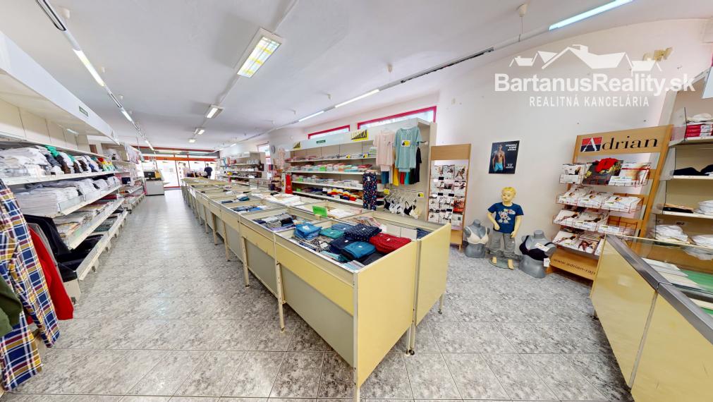 Na prenájom obchodný priestor v centre Trenčína, na prízemí Polyfunkčnej budovy na ul. Vajanského 7 o rozlohe 145 m2.