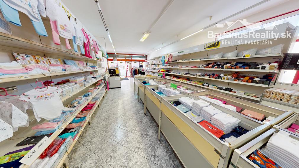 Na prenájom obchodný priestor v centre Trenčína, na prízemí Polyfunkčnej budovy na ul. Vajanského 7 o rozlohe 145 m2.